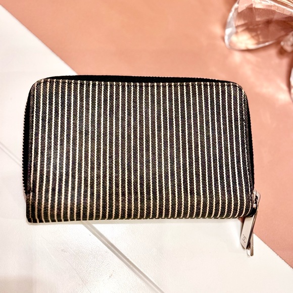 SOLD ❌ Chanel Denim Double Zippy Wallet - Picture 4 of 15